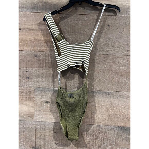 CLEONIE Cutout One-Shoulder One-Piece Swimsuit one size - Picture 4 of 7